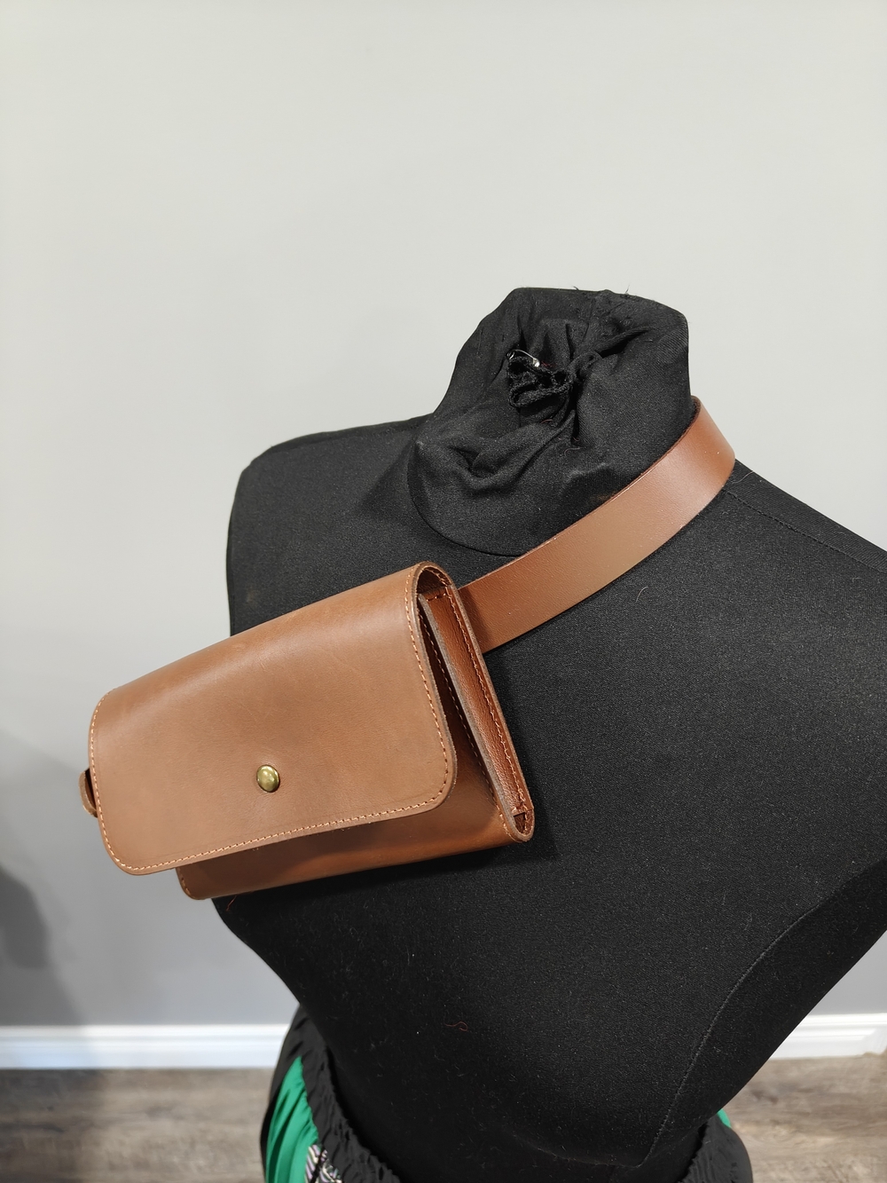 🐢 Banana Republic Cognac Leather Belt Bag. NWT S/XS - Picture 10 of 17